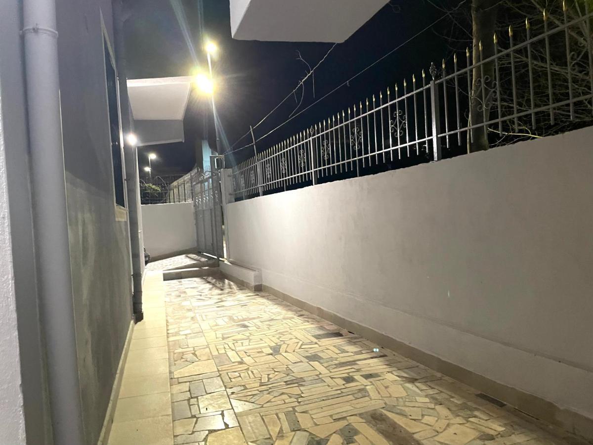Lumturi Resident Apartment ดูร์เรส ภายนอก รูปภาพ
